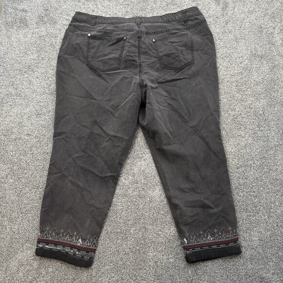 CJ Banks Plus Capri Jeans 24W Plus Slimming Embroidered Boho Tribal Festival - Picture 11 of 11
